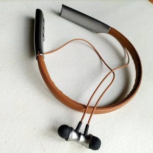 Recrsi RE-NY030 Bluetooth 5.0 neckband earphones top view brown leather design